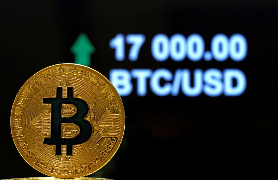 قیمت بیت کوین پس از ۲ سال به ۱۷۰۰۰ دلار رسید

